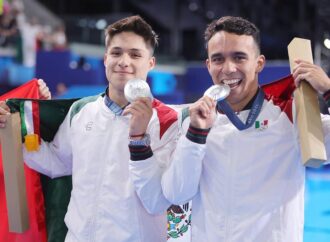 México gana plata en clavados sincronizados con Osmar Olvera y Juan Celaya en París 2024